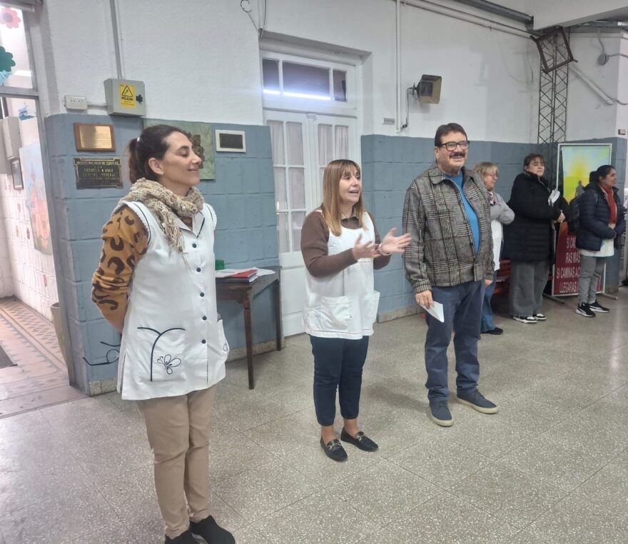 Más apoyo para la educación: Rosconi entregó aportes a la Escuela N.º 6063