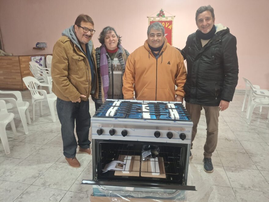Rosconi entregó equipamiento para fortalecer un comedor comunitario