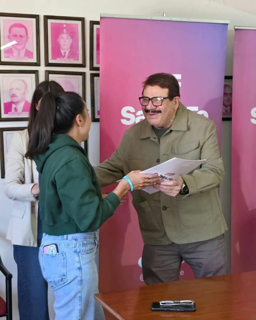 Entrega de escrituras a siete familias de Chabás