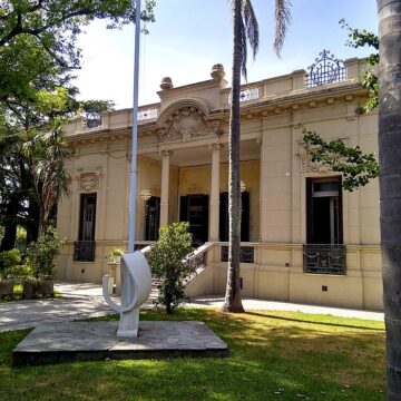 Más apoyo para la educación: Rosconi entregó aportes a escuelas de Arequito